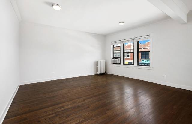 5425 N Clark St Gallery 4