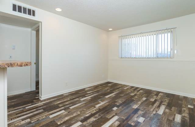 4964 E. Lincoln - 207 Gallery 2