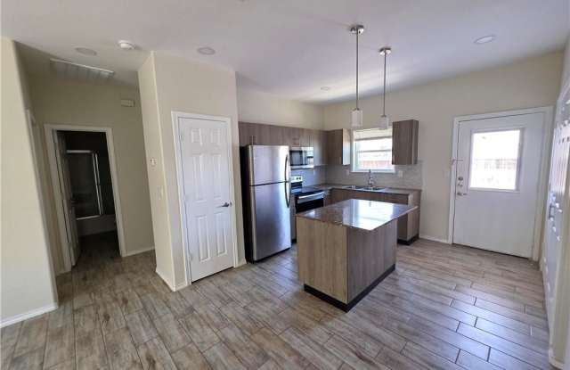 5005 North Hiawatha Drive - 3 Gallery 3