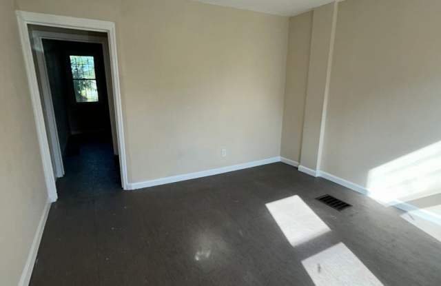 3 beds 1 bath Gallery 3