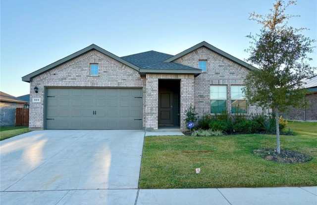 533 Crestridge Drive N - 533 Crestridge Drive North, Cleburne, TX 76033