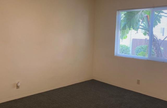 Sierra Vista Apartments - 500 and 510 E. Foothill Blvd. Gallery 4