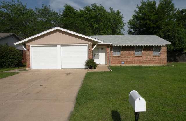 924 Venice St - 924 Venice Street, Hurst, TX 76053