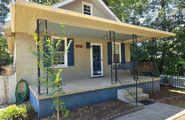3bd/1ba Cottage on private street with a spacious fenced in yard photos photos