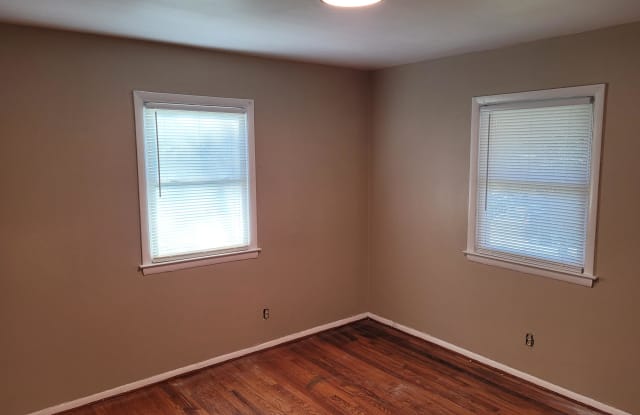 2844 Club Plaza Rd photos photos