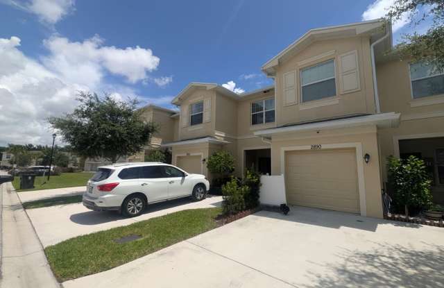 Spacious Townhome in Desirable Vizcaya Falls 3-bedroom, 2.5-bath townhome Gallery 3