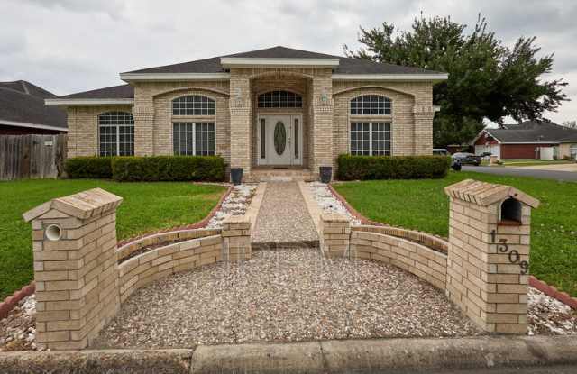 1309 Summerfield Ln photos photos