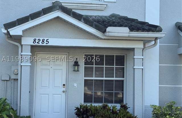 8285 Pacific Beach Dr. Gallery 1