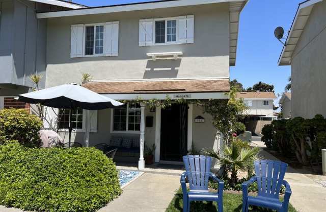 Bright  Airy 2-Bedroom End Unit Townhome photos photos
