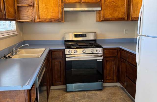 Nice Ranch-style Home Near Mark Twain School Gallery 3