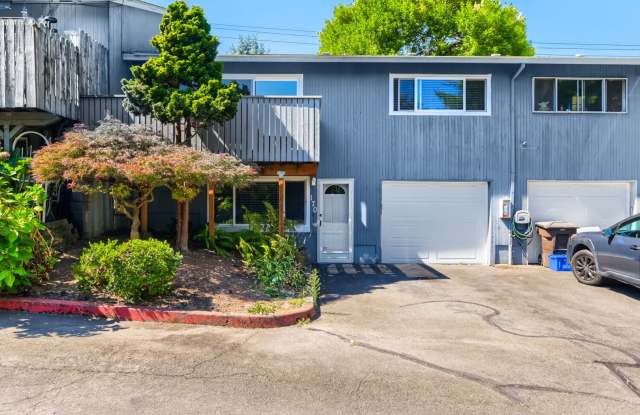 $2,150 - Conveniently located Casa Del Cedro Town Home with 3 bedrooms and  3 bathrooms Gallery 3