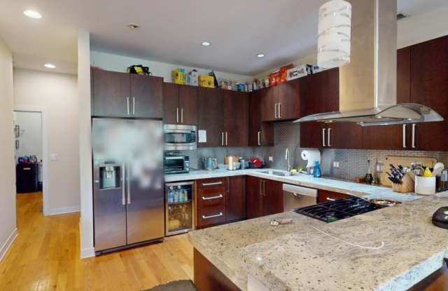 932 Diversey photos photos