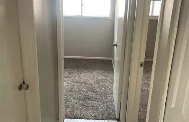 3 bed 1.5 bath town home. Gallery 4