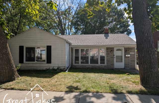 Lovely 3 Bedroom 1 Bathroom now available for rent - 8050 Jackson Avenue, Warren, MI 48089