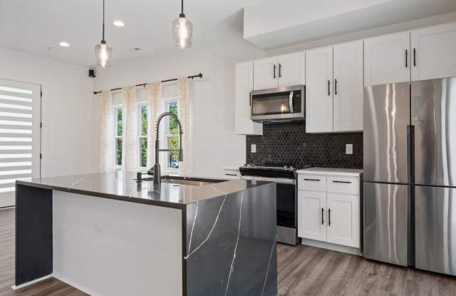 Modern and welcoming 3 bed 2.5 bath with balcony close to downtown! Gallery 3