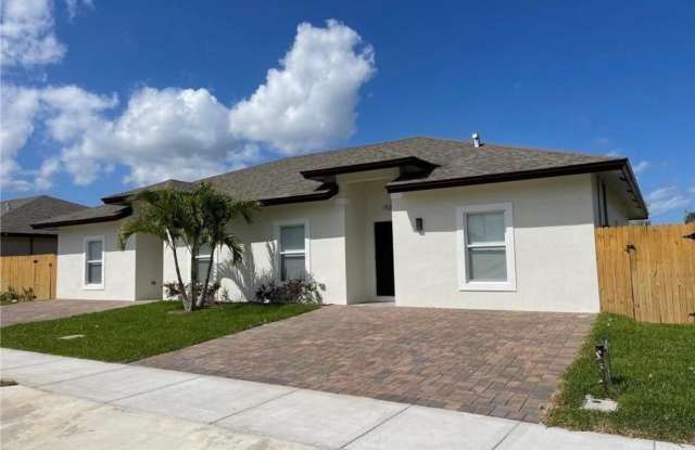 1530 W 26th Court Gallery 1