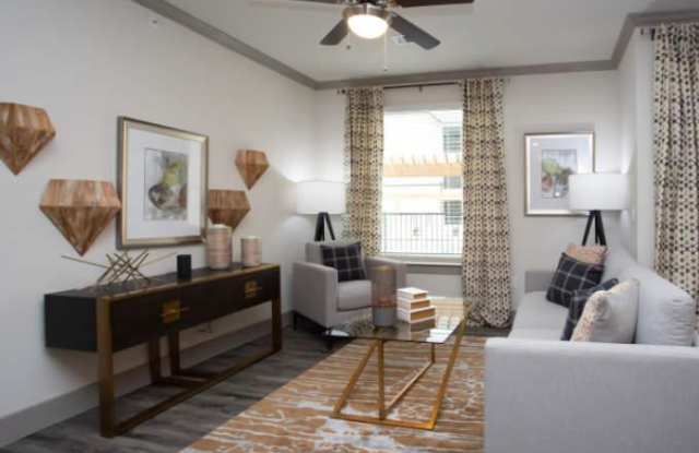 12532 Shadowglen Trce Gallery 3
