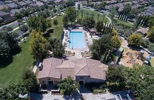Stunning Clovis home located in Harlan Ranch, Rent Ready! Gallery 3
