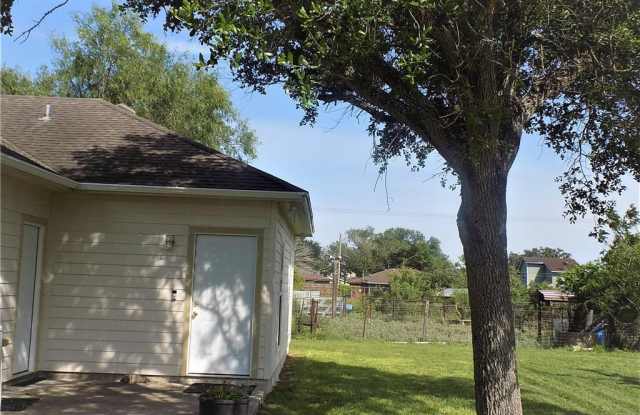 4110 CALLICOATTE APT B - 4110 Callicoatte Rd, Corpus Christi, TX 78410