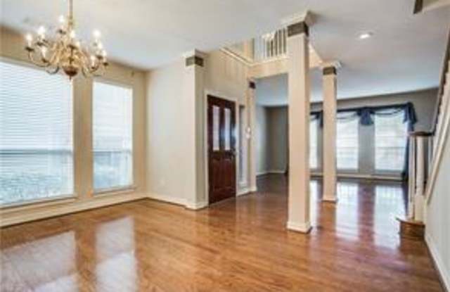 1007 W Bluff Street Gallery 4