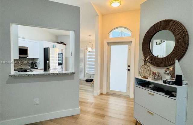 1480 Sweetbay Way, Hollywood, FL 33019 Gallery 4