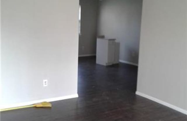 715 Thrush Avenue Gallery 3