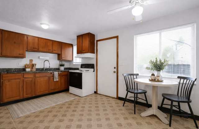 2 Bedroom Townhouse Apartment Gallery 2