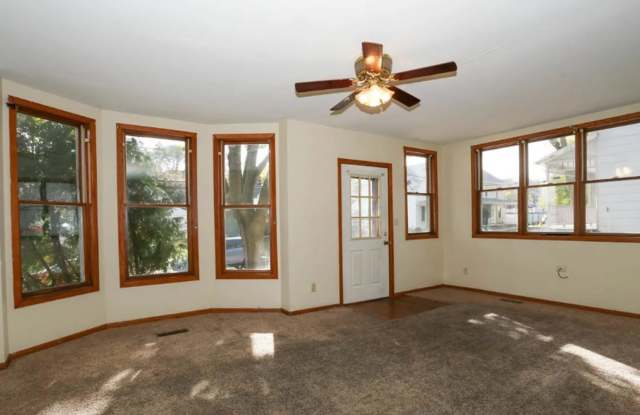 Four bedrooms, 1.5 baths Single Family House for Rent! Gallery 1
