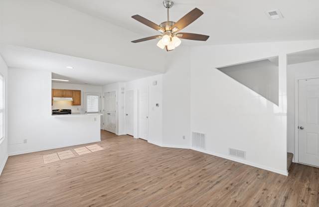 5025-5027 Geyser Boulevard - 5025 photos photos