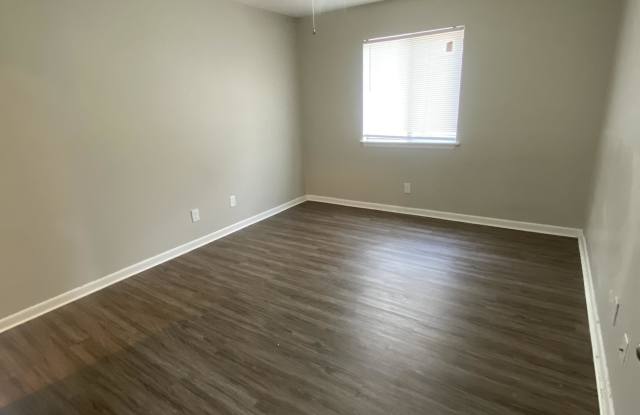 919 Applewood Lane - 1 Gallery 4