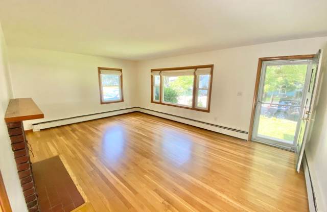 3 Bedroom House South End Neighborhood Burlington Available NOW Gallery 3