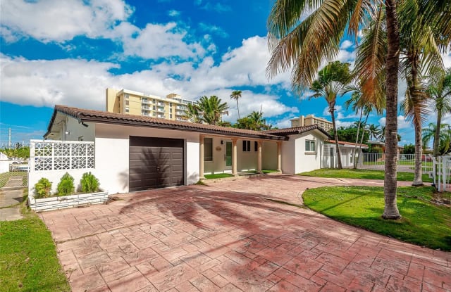 2125 Arch Creek Dr - 2125 Arch Creek Drive, North Miami, FL 33181