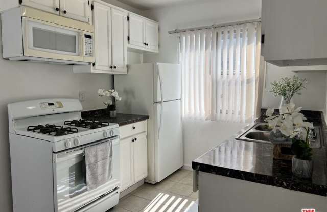 1330 S WILTON PL photos photos