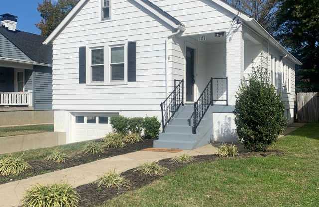 GREAT LOCATION! Charming Crescent Hill Home - 2 bedroom/1 bathroom single family home photos photos