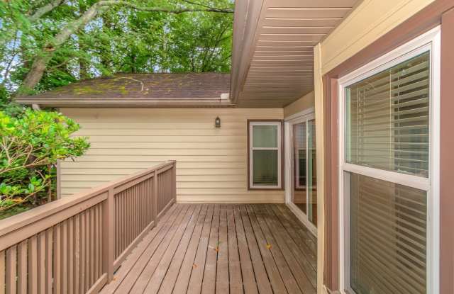 Charming 3-Bedroom Condo in Sandy Springs – Convenient Location & Community Amenities! Gallery 4