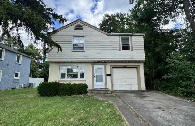 1529 2nd Street - 1529 2nd Street, Charleston, IL 61920
