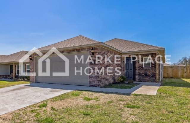 981 E Starling St - 981 East Starling Street, Fayetteville, AR 72701