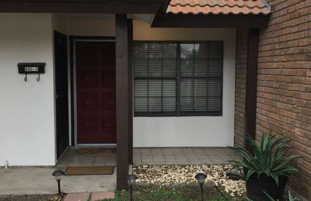 806-5 CONTINENTAL DR. Gallery 2