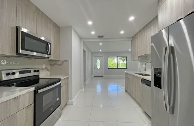 3901 NE 1st Ter - 3901 Northeast 1st Terrace, Oakland Park, FL 33334