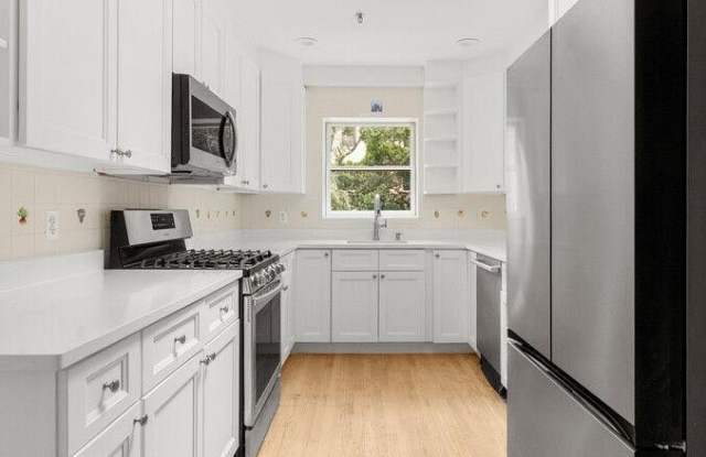 125 BERGEN Street Gallery 4