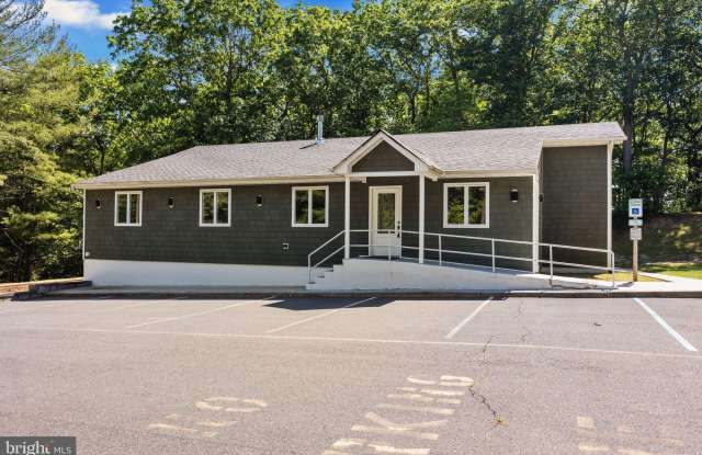 352 MONMOUTH Road photos photos