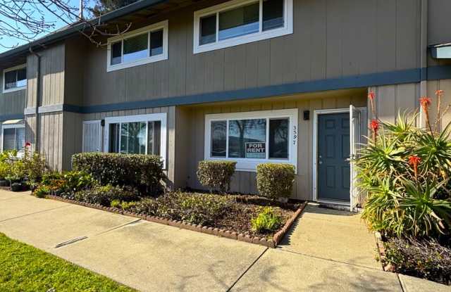 Charming 3-Bedroom, 2-Bath Townhome in Prime Fremont Location photos photos