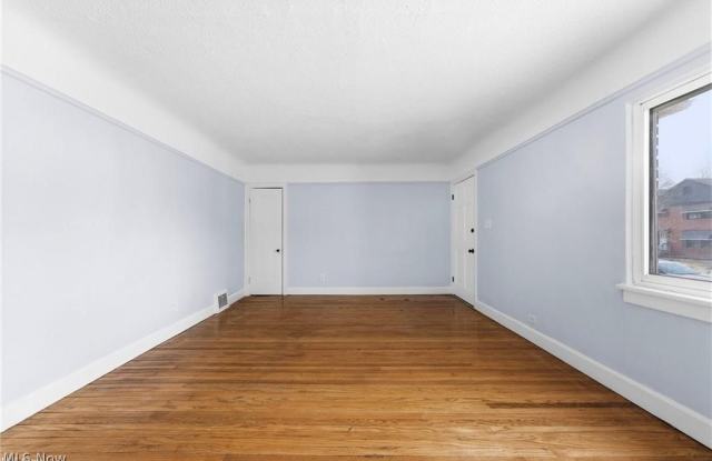 876 Eloise Drive Gallery 4