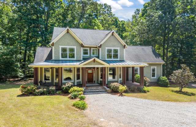 The Lodge at Fort Mill – Private, Peaceful & Luxurious Gallery 1