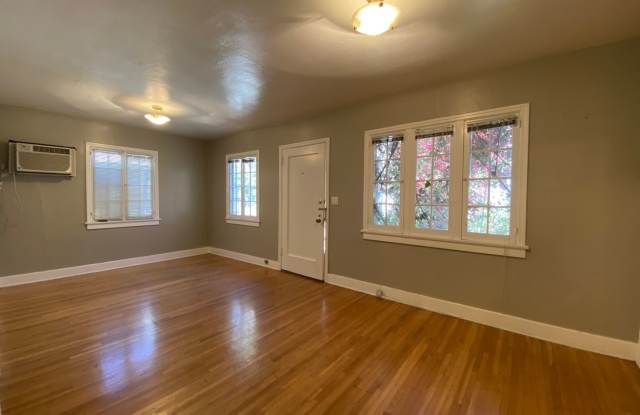 GILLETTE CRESCENT photos photos