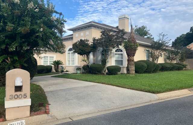 Beautiful 5 Bed/3 Bath Golf Course Community Home with In-Ground Pool  Lanai photos photos