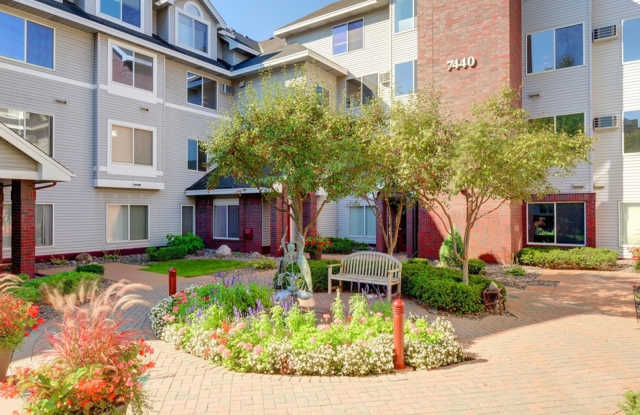 Edina Condo, Vaulted Ceilings, All New Carpet and Paint, In Unit Laundry, Garage Parking, One Month Free - 7420 Edinborough Way, Edina, MN 55435