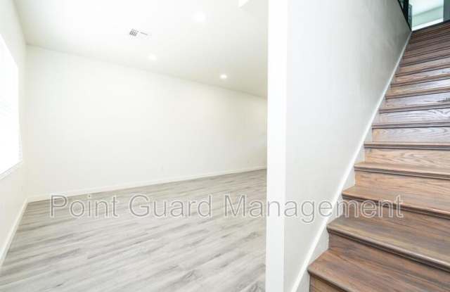 2825 N Oliver Gallery 4
