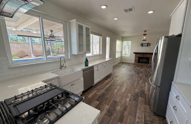 Great Mission Oaks home with pool and entertainers yard Gallery 3