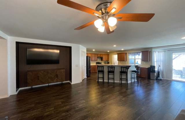 Lancaster 3 Bedroom + 2 Bathroom Gallery 4